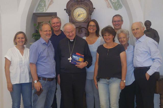 Erzbischof Alois Kothgasser mit Mitgliedern des Vorstands in Baumkirchen
