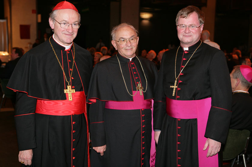 Erzbischof Alois Kothgasser mit seinem Vorgänger Bischof Reinhold Stecher und seinem Nachfolger Bischof Manfred Scheuer (Foto: Diözese Innsbruck)